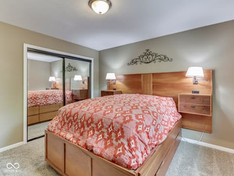 Photo of 504 Oak Boulevard South Drive, Greenfield, IN