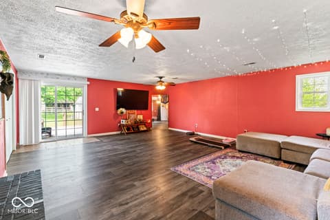 Family room at 9967 N County Road 800 W, Daleville, IN