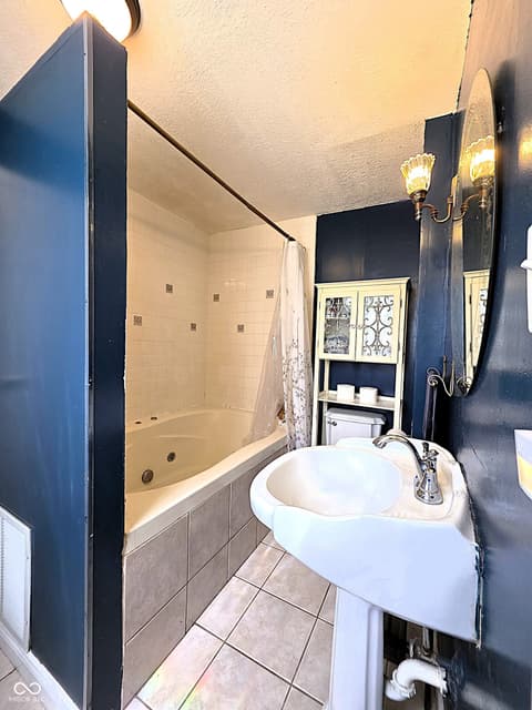 Photo of 6908 Mendenhall Road, Indianapolis, IN