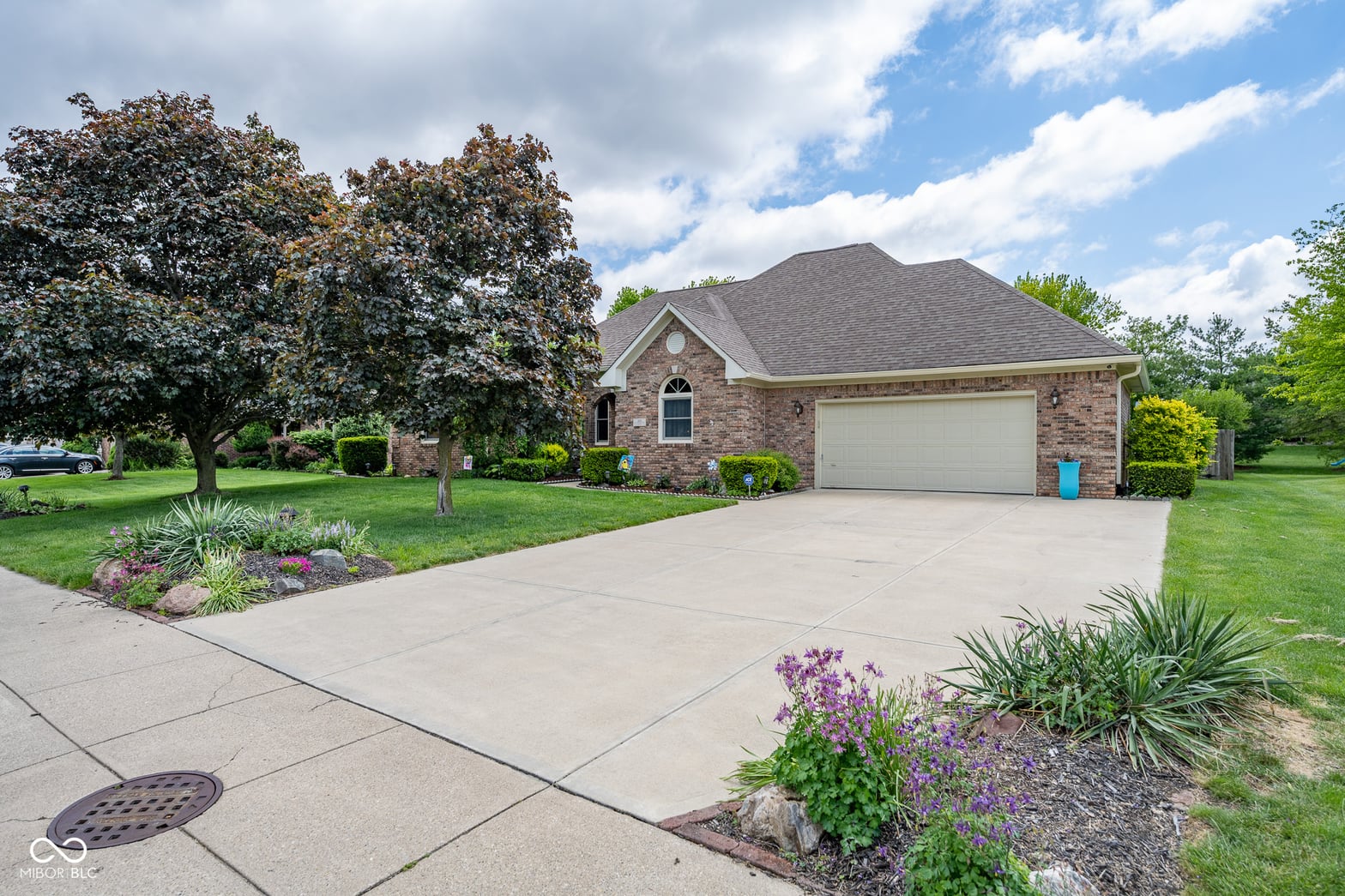 Photo of 231 Meadowview Lane, Greenwood, IN