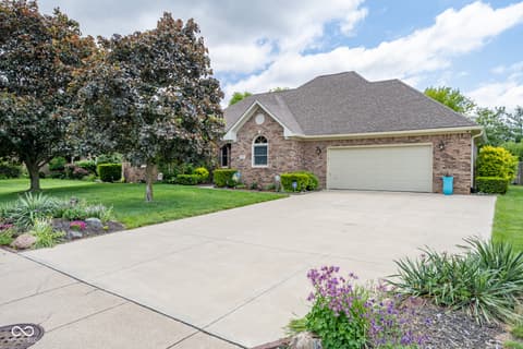 Photo of 231 Meadowview Lane, Greenwood, IN