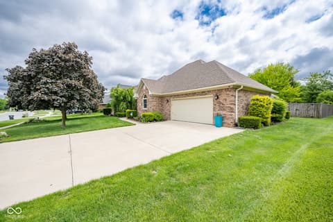 Photo of 231 Meadowview Lane, Greenwood, IN