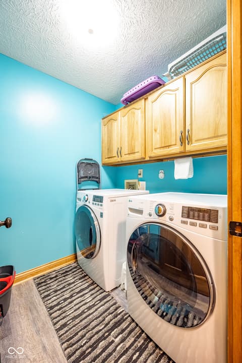 Photo of 231 Meadowview Lane, Greenwood, IN