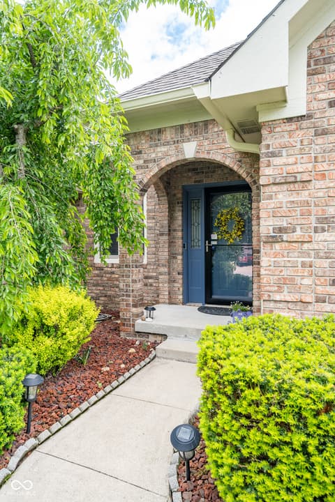Photo of 231 Meadowview Lane, Greenwood, IN