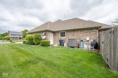 Photo of 231 Meadowview Lane, Greenwood, IN