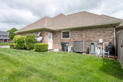 Photo of 231 Meadowview Lane, Greenwood, IN