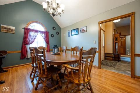 Photo of 231 Meadowview Lane, Greenwood, IN