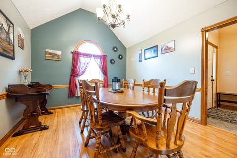 Photo of 231 Meadowview Lane, Greenwood, IN