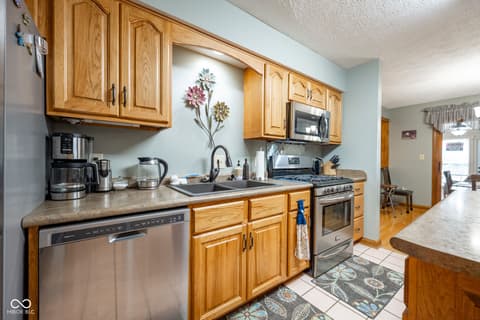 Photo of 231 Meadowview Lane, Greenwood, IN