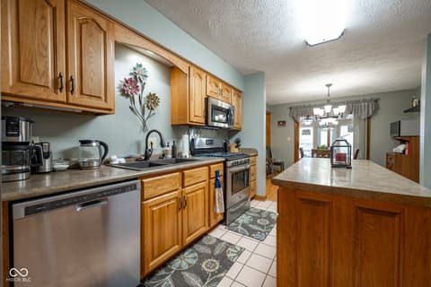 Photo of 231 Meadowview Lane, Greenwood, IN