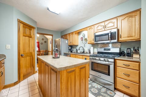 Photo of 231 Meadowview Lane, Greenwood, IN