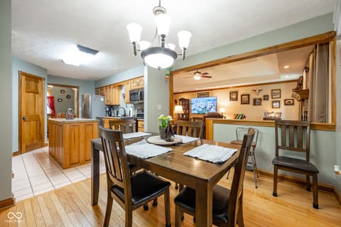 Photo of 231 Meadowview Lane, Greenwood, IN