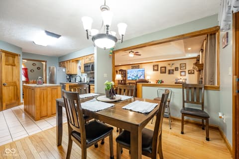 Photo of 231 Meadowview Lane, Greenwood, IN