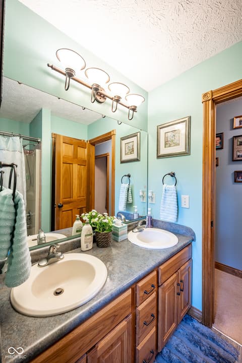 Photo of 231 Meadowview Lane, Greenwood, IN