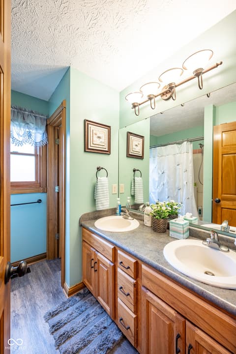 Photo of 231 Meadowview Lane, Greenwood, IN