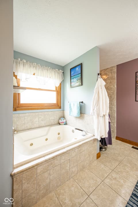 Photo of 231 Meadowview Lane, Greenwood, IN