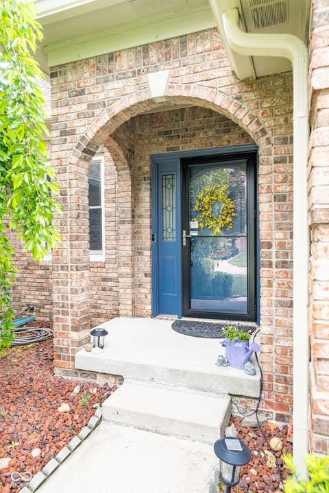 Photo of 231 Meadowview Lane, Greenwood, IN