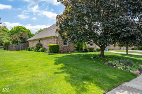 Photo of 231 Meadowview Lane, Greenwood, IN
