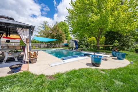 Photo of 231 Meadowview Lane, Greenwood, IN