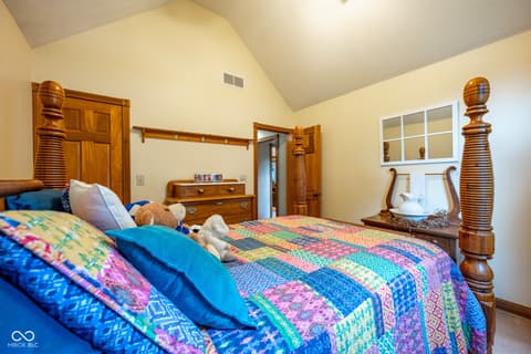 Photo of 231 Meadowview Lane, Greenwood, IN