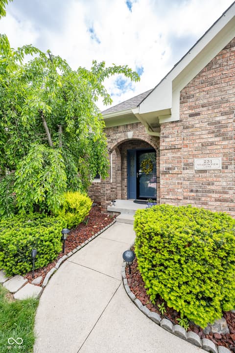 Photo of 231 Meadowview Lane, Greenwood, IN