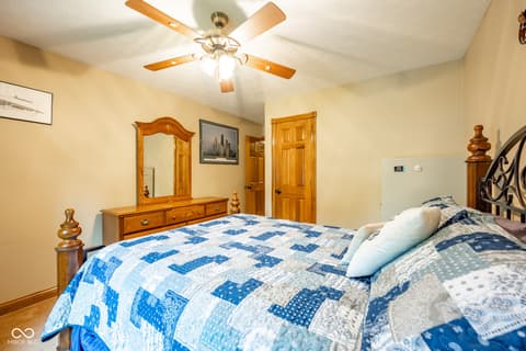 Photo of 231 Meadowview Lane, Greenwood, IN