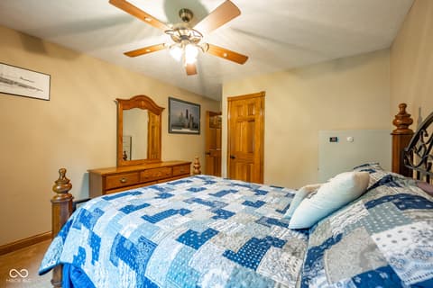 Photo of 231 Meadowview Lane, Greenwood, IN