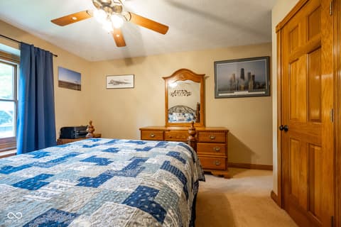 Photo of 231 Meadowview Lane, Greenwood, IN