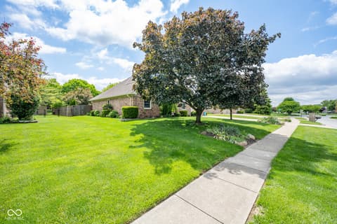 Photo of 231 Meadowview Lane, Greenwood, IN