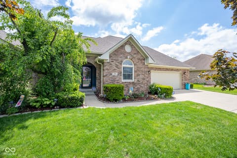 Photo of 231 Meadowview Lane, Greenwood, IN