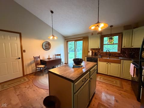 Photo of 9236 Crawfordsville Road, Indianapolis, IN