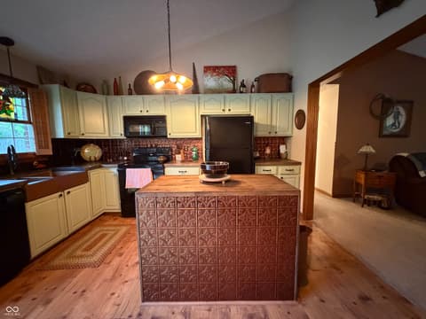 Photo of 9236 Crawfordsville Road, Indianapolis, IN