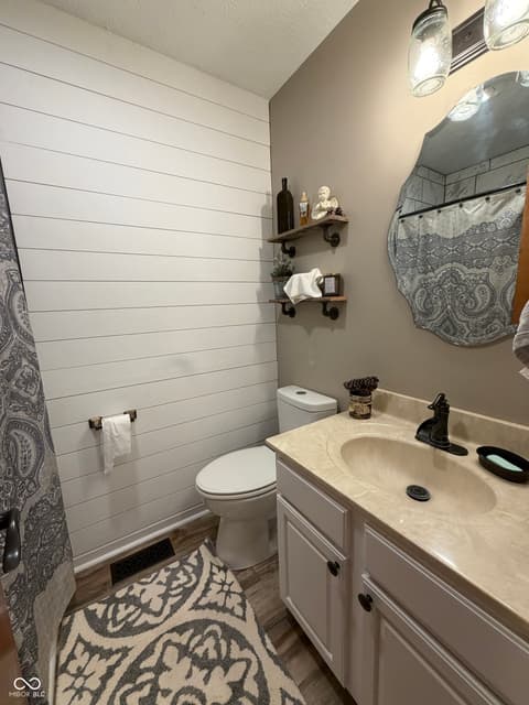 Photo of 9236 Crawfordsville Road, Indianapolis, IN