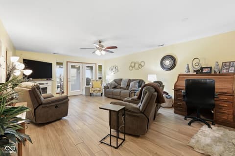 Photo of 2039 Flamingo Way, Franklin, IN