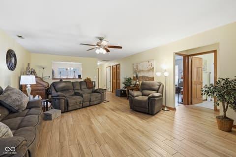 Photo of 2039 Flamingo Way, Franklin, IN
