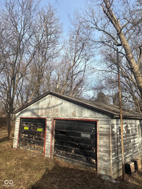 Garage at 1324 Indiana Avenue, Anderson, IN