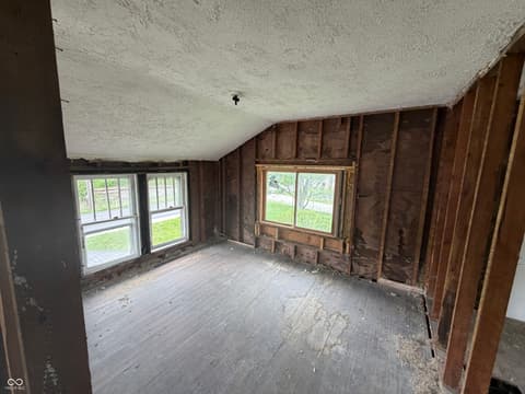 Bonus room at 1324 Indiana Avenue, Anderson, IN
