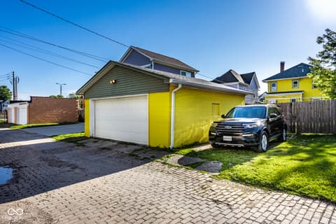 Garage at 2114 Broadway Street, Indianapolis, IN
