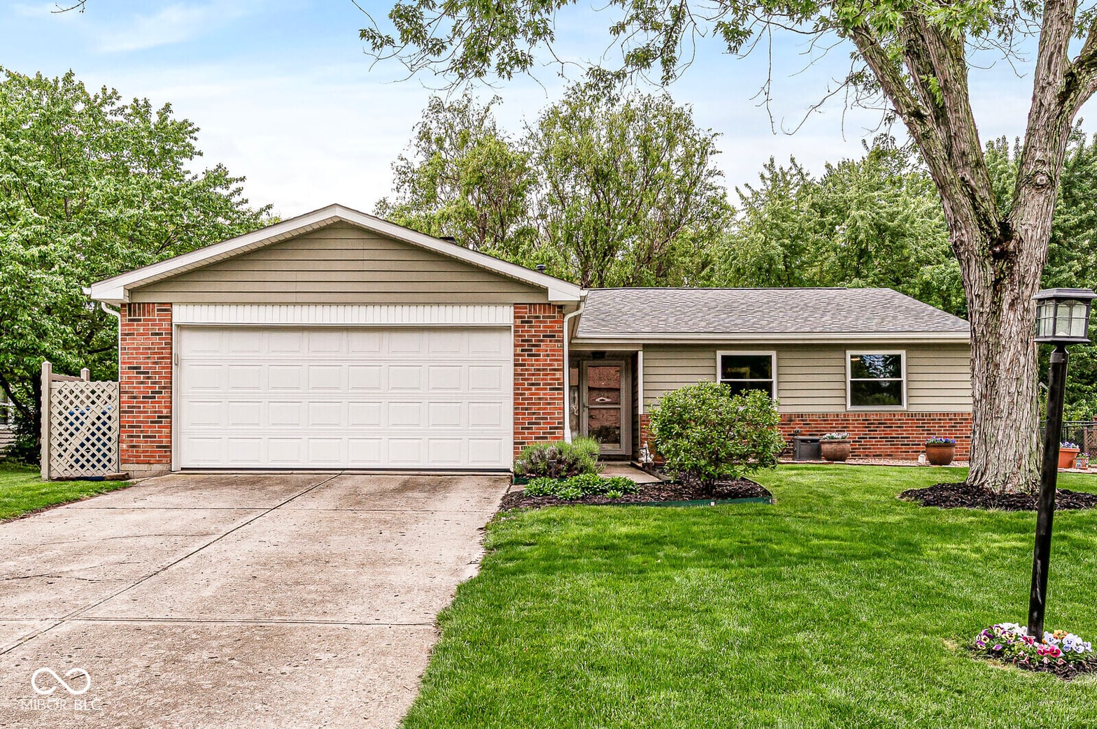 Photo of 611 Sunblest Boulevard S, Fishers, IN