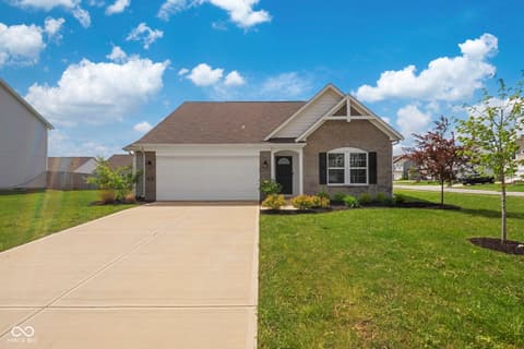 5541 Woods Pointe Drive