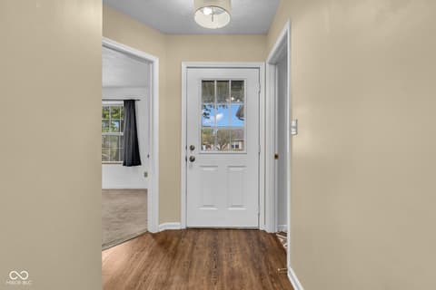 Foyer at 33 Cottonwood Court, Greencastle, IN