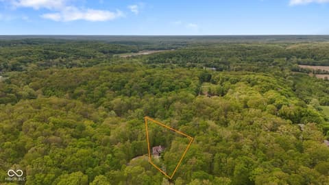 Photo of 151 Hilltop Lane, Nashville, IN