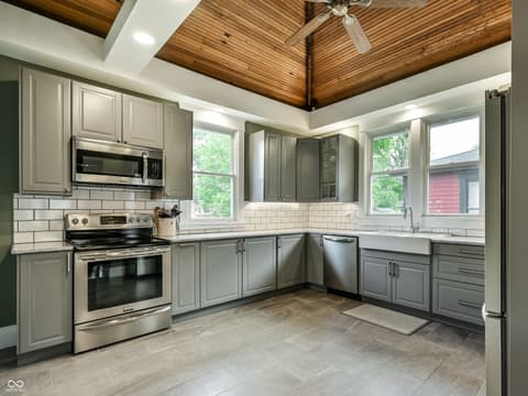 Photo of 1420 Woodlawn Avenue, Indianapolis, IN