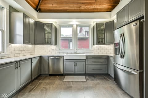 Photo of 1420 Woodlawn Avenue, Indianapolis, IN