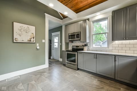 Photo of 1420 Woodlawn Avenue, Indianapolis, IN