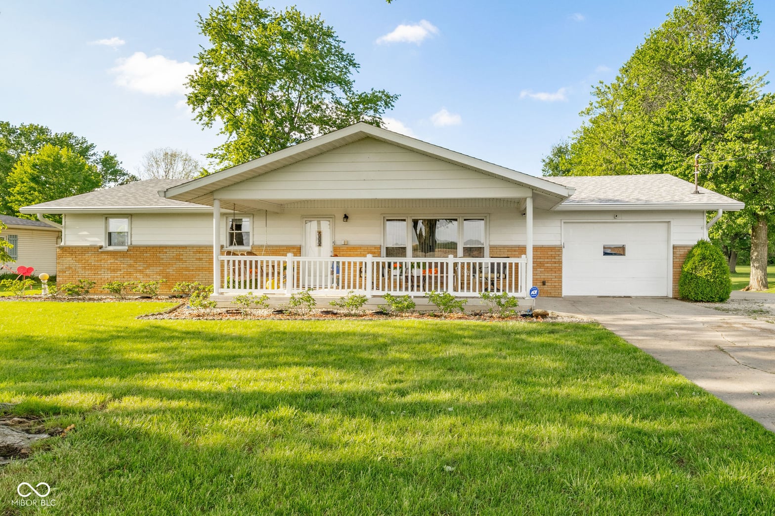 Front exterior at 1020 E Shockley Road, Muncie, IN