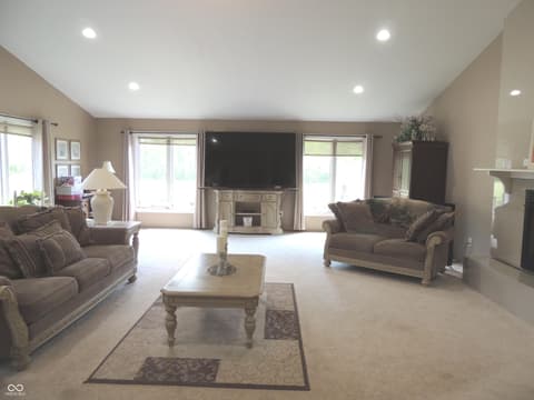 Walk In Closets — 4573 E State Road 252, Franklin, IN