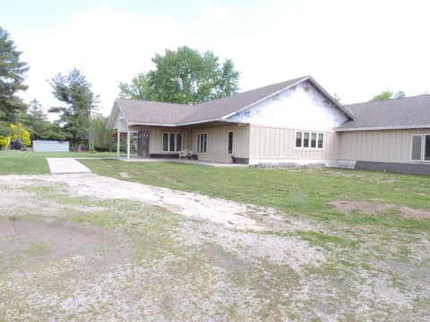 Living room at 4573 E State Road 252, Franklin, IN