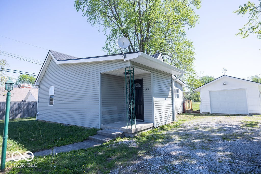 Photo of 108 N Summit Street, Summitville, IN