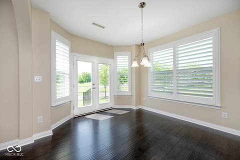 Family room at 6257 Strathaven Road, Noblesville, IN